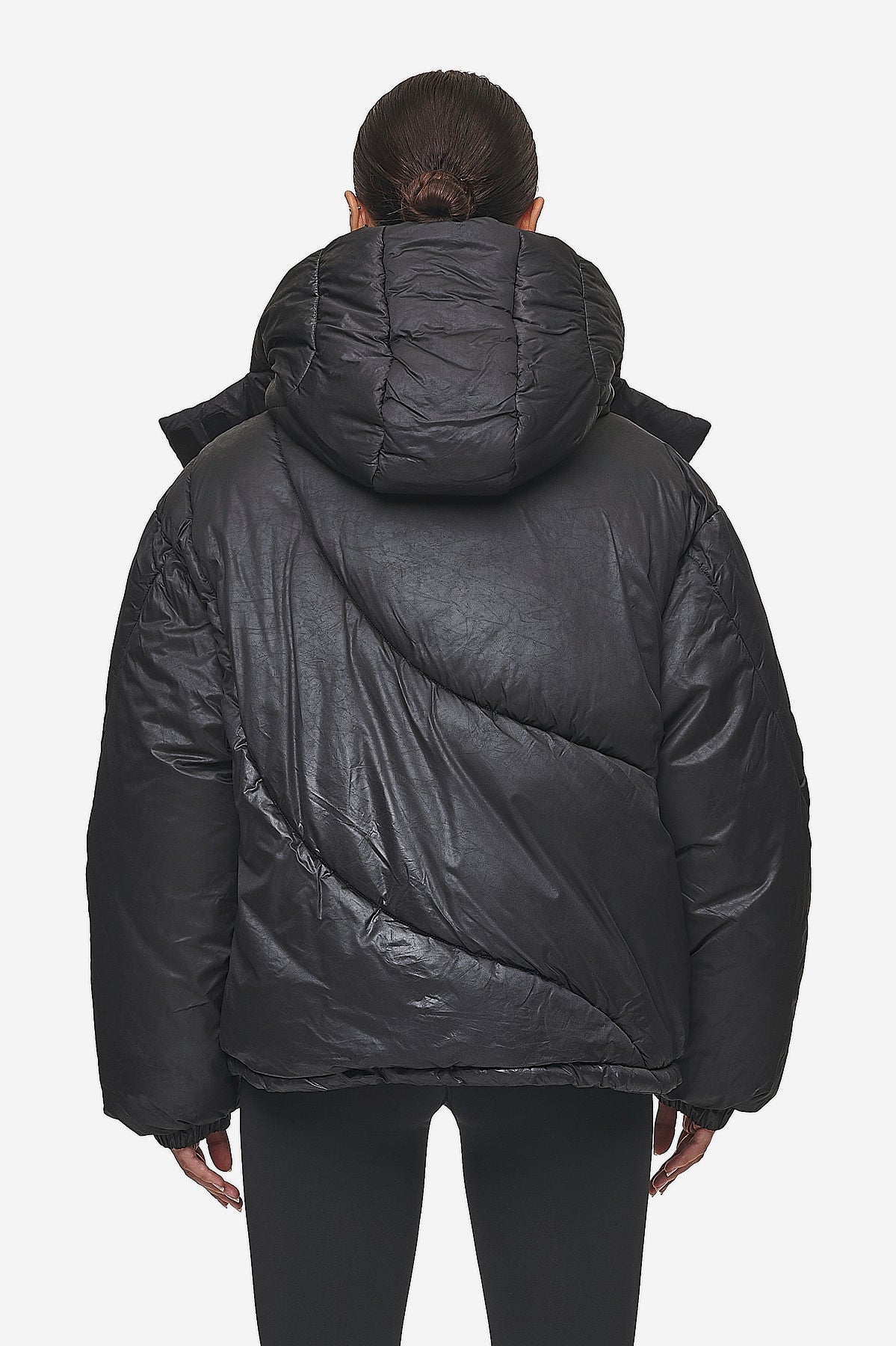 Pegador Hailey Vintage Oversized Puffer Jacket Black Detailshot aus der PEGADOR® Outerwear 24 Kollektion für DaHerren