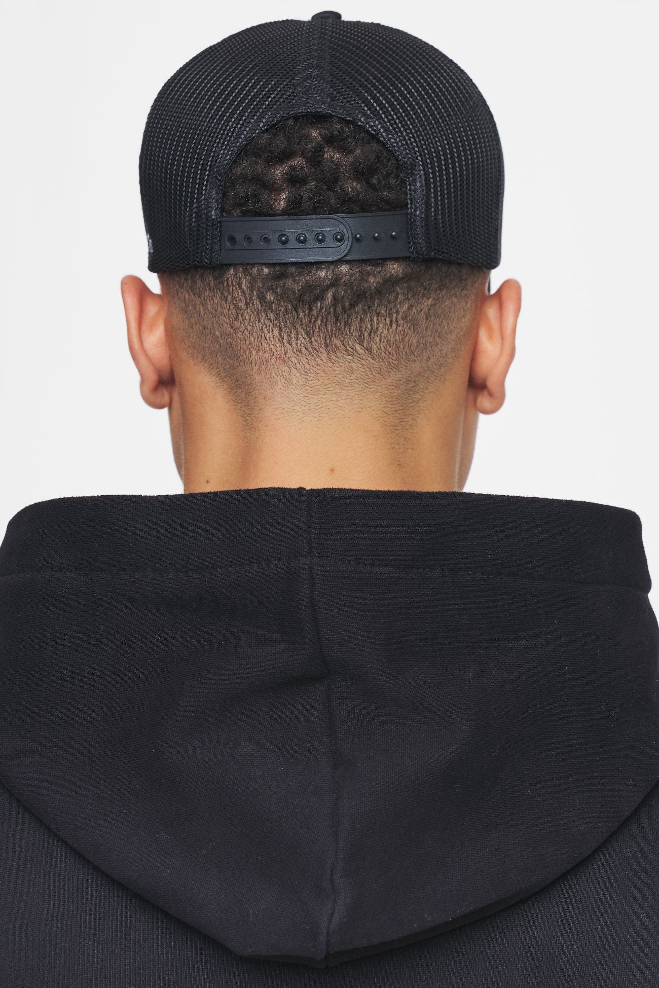 Pegador Berway Trucker Cap Black Seitenansicht aus der Ahead of Time Kollektion für Herren