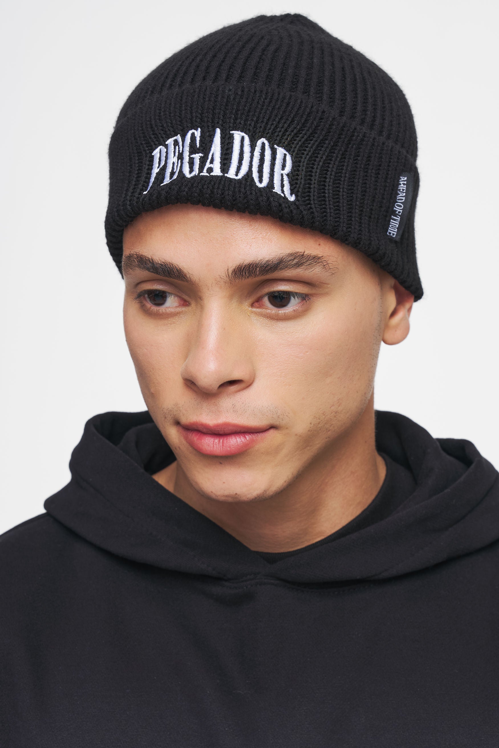 Pegador Burbank Knit Beanie Black White Hauptansicht aus der Ahead of Time Kollektion für Herren