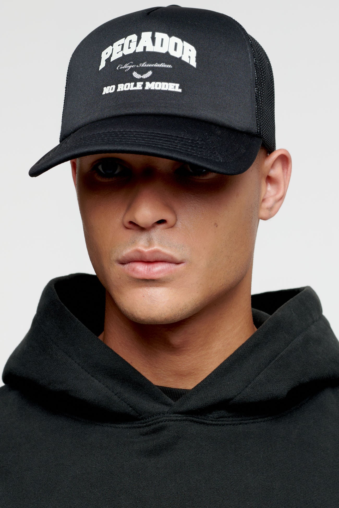 Pegador Tomball Trucker Cap Black Hauptansicht aus der No Role Model Kollektion für Herren