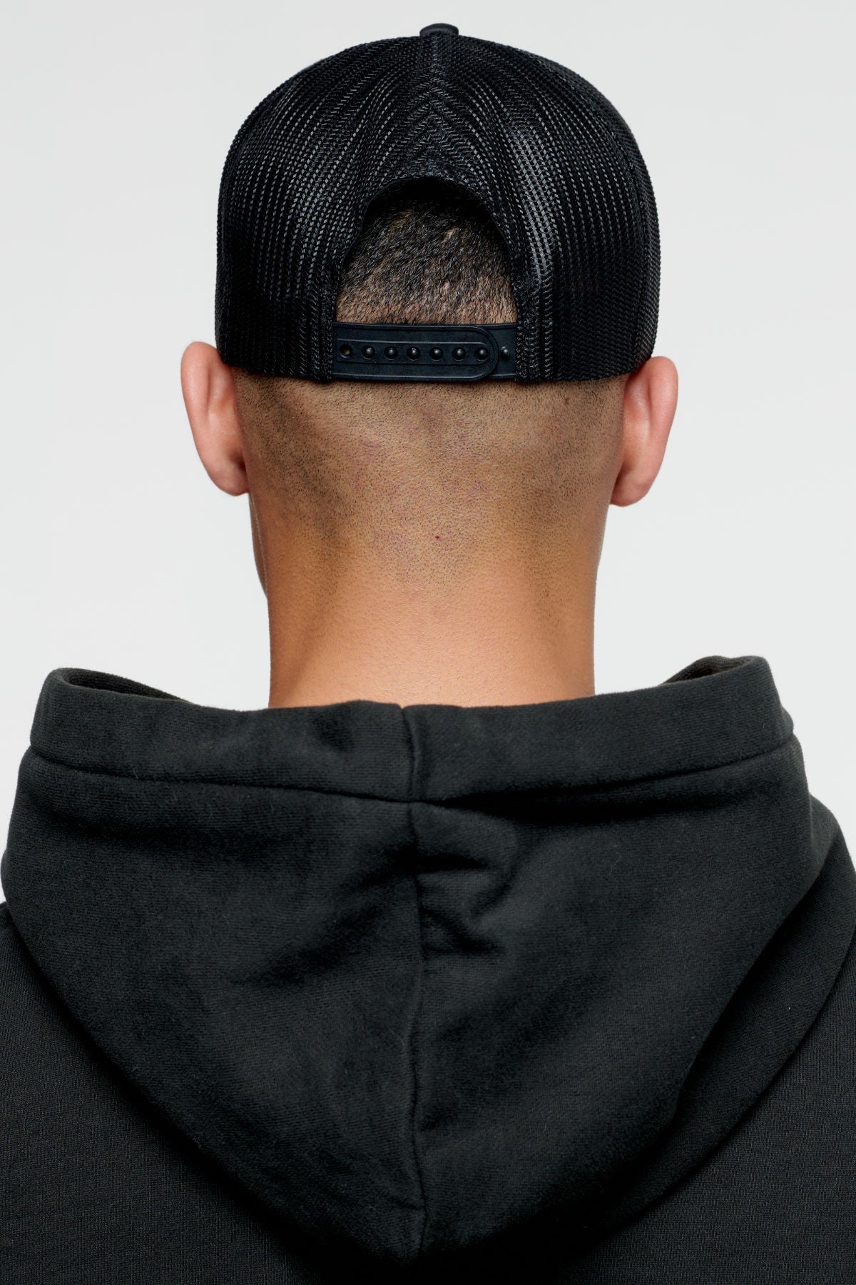 Pegador Tomball Trucker Cap Black Seitenansicht aus der No Role Model Kollektion für Herren