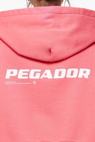 Pegador Culla Logo Oversized Cropped Hoodie Vintage Washed Strawberry Detailshot aus der Finer Things Kollektion für DaHerren