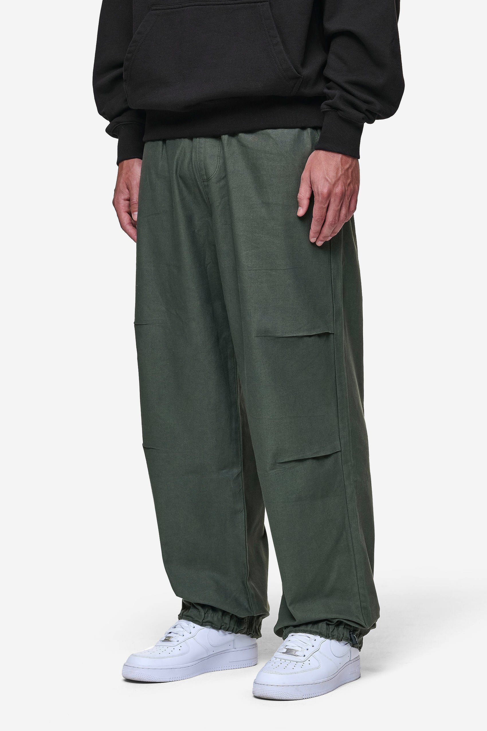 Pegador Ashton Parachute Pants Olive Green Hauptansicht aus der PEGADOR® Jeans Kollektion für Herren