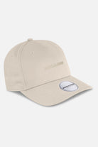 Pegador Logo Cap Desert Sand Hauptansicht aus der Never Too Late Kollektion für Herren