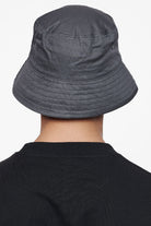 Pegador Logo Cotton Twill Bucket Hat Grey Seitenansicht aus der Finer Things Kollektion für Herren