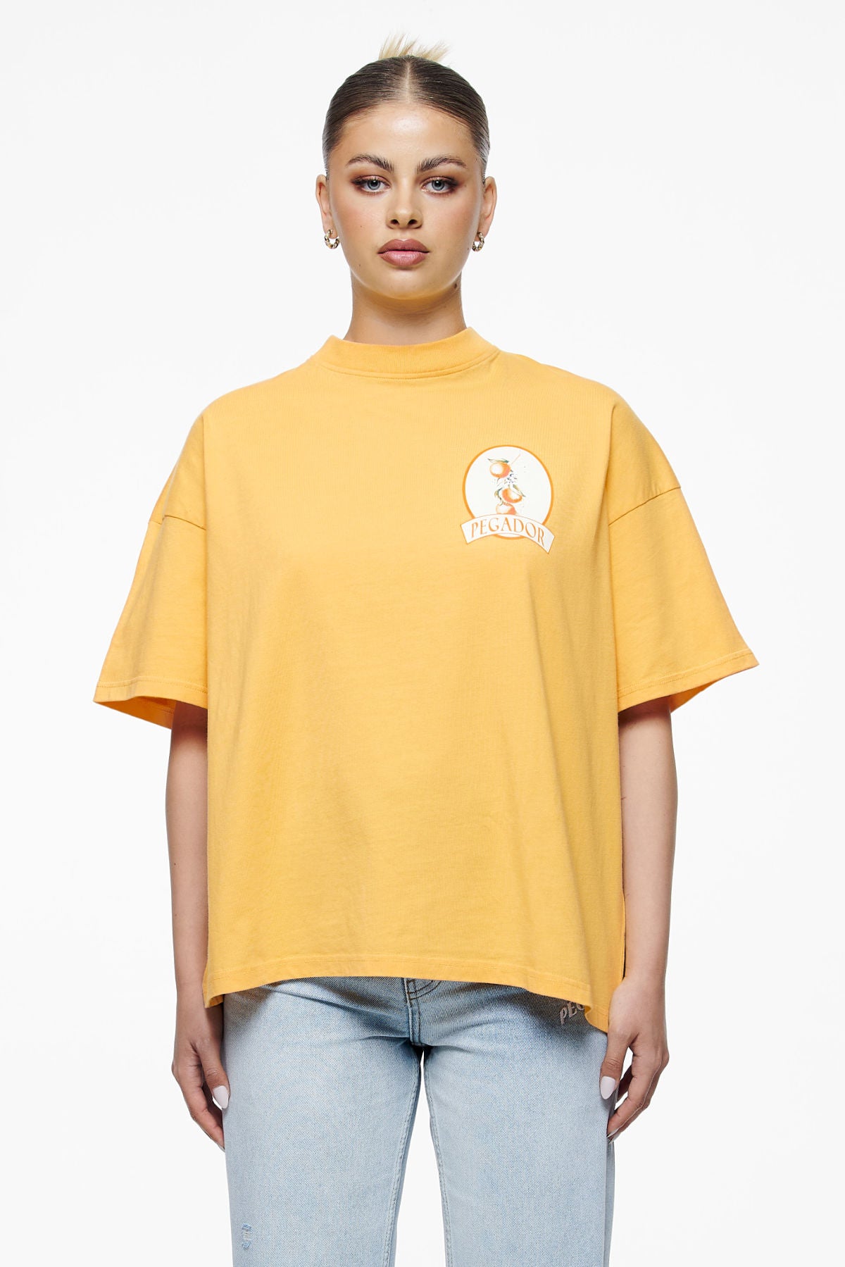 Pegador Brenda Heavy Oversized Tee Vintage Washed Golden Sun Seitenansicht aus der Finer Things Kollektion für DaHerren