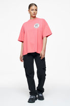 Pegador Stia Heavy Oversized Tee Vintage Washed Strawberry Ganzkörper Bild aus der Finer Things Kollektion für DaHerren