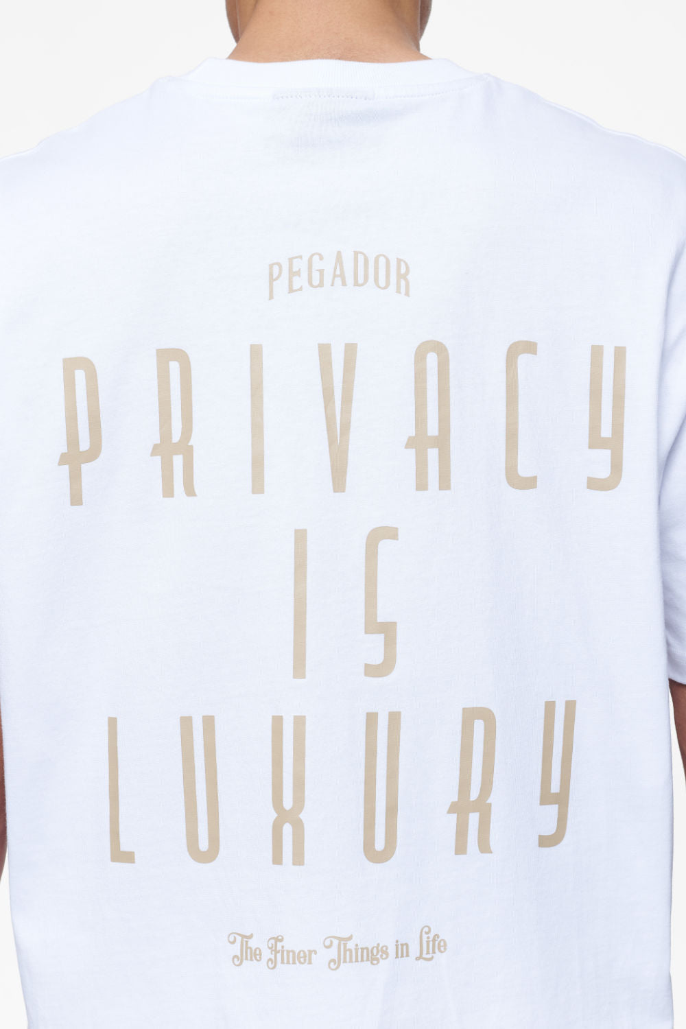 Pegador Leander Oversized Tee White Detailshot aus der Finer Things Kollektion für Herren