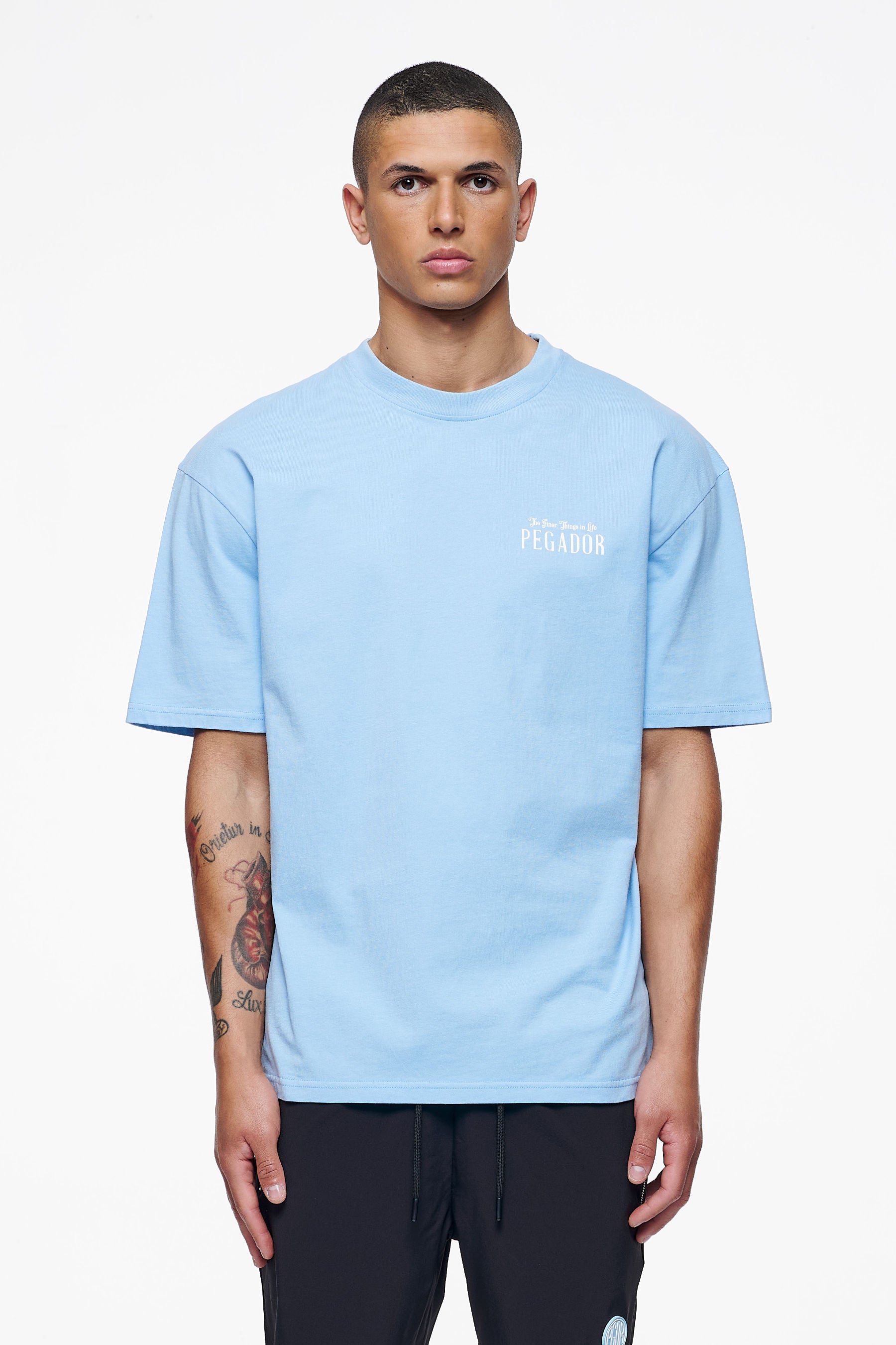 Pegador Leander Oversized Tee Vintage Washed Riviera Blue Seitenansicht aus der Finer Things Kollektion für Herren