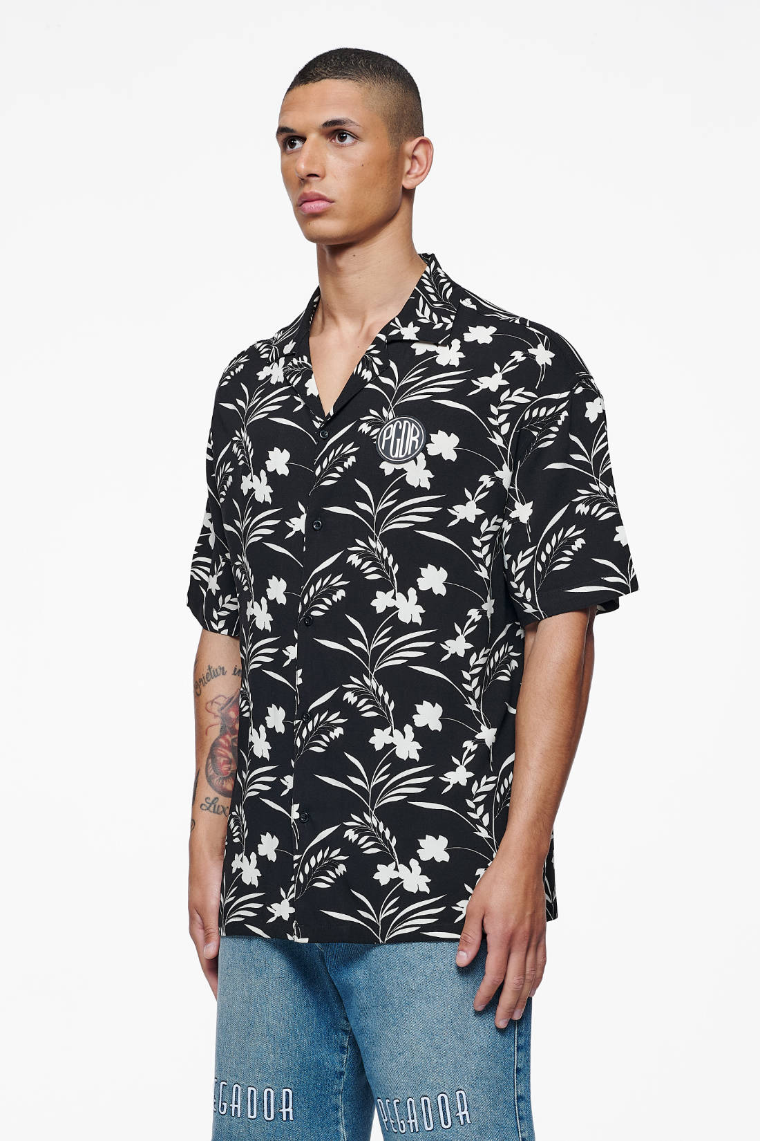 Pegador Massey Summer Shirt Black Seitenansicht aus der Finer Things Kollektion für Herren