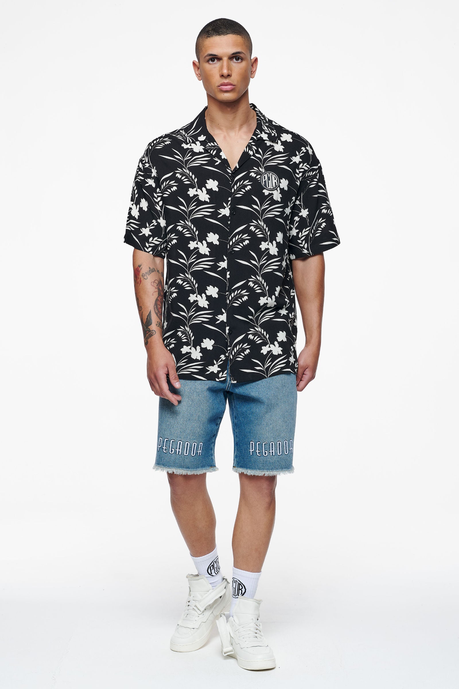 Pegador Massey Summer Shirt Black Ganzkörper Bild aus der Finer Things Kollektion für Herren