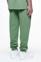 Pegador Logo Heavy Sweat Jogger Vintage Washed Cypress Green Gum Gegenansicht aus der Finer Things Kollektion für Herren