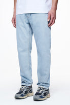 Pegador Kelton Straight Jeans Washed Light Blue Seitenansicht aus der Finer Things Kollektion für Herren