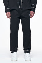 Pegador Mavis Track Pants Black Seitenansicht aus der Finer Things Kollektion für Herren