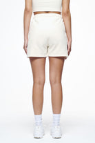 Pegador Umbria High Waisted Shorts Vintage Washed Unbleached Gum Detailshot aus der Finer Things Kollektion für DaHerren