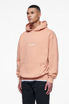 Pegador Colne Logo Oversized Hoodie Vintage Washed Tuscan Rose Gegenansicht aus der Finer Things Kollektion für Herren