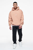 Pegador Colne Logo Oversized Hoodie Vintage Washed Tuscan Rose Ganzkörper Bild aus der Finer Things Kollektion für Herren