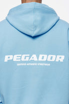 Pegador Colne Logo Oversized Sweat Jacket Vintage Washed Riviera Blue Detailshot aus der Finer Things Kollektion für Herren