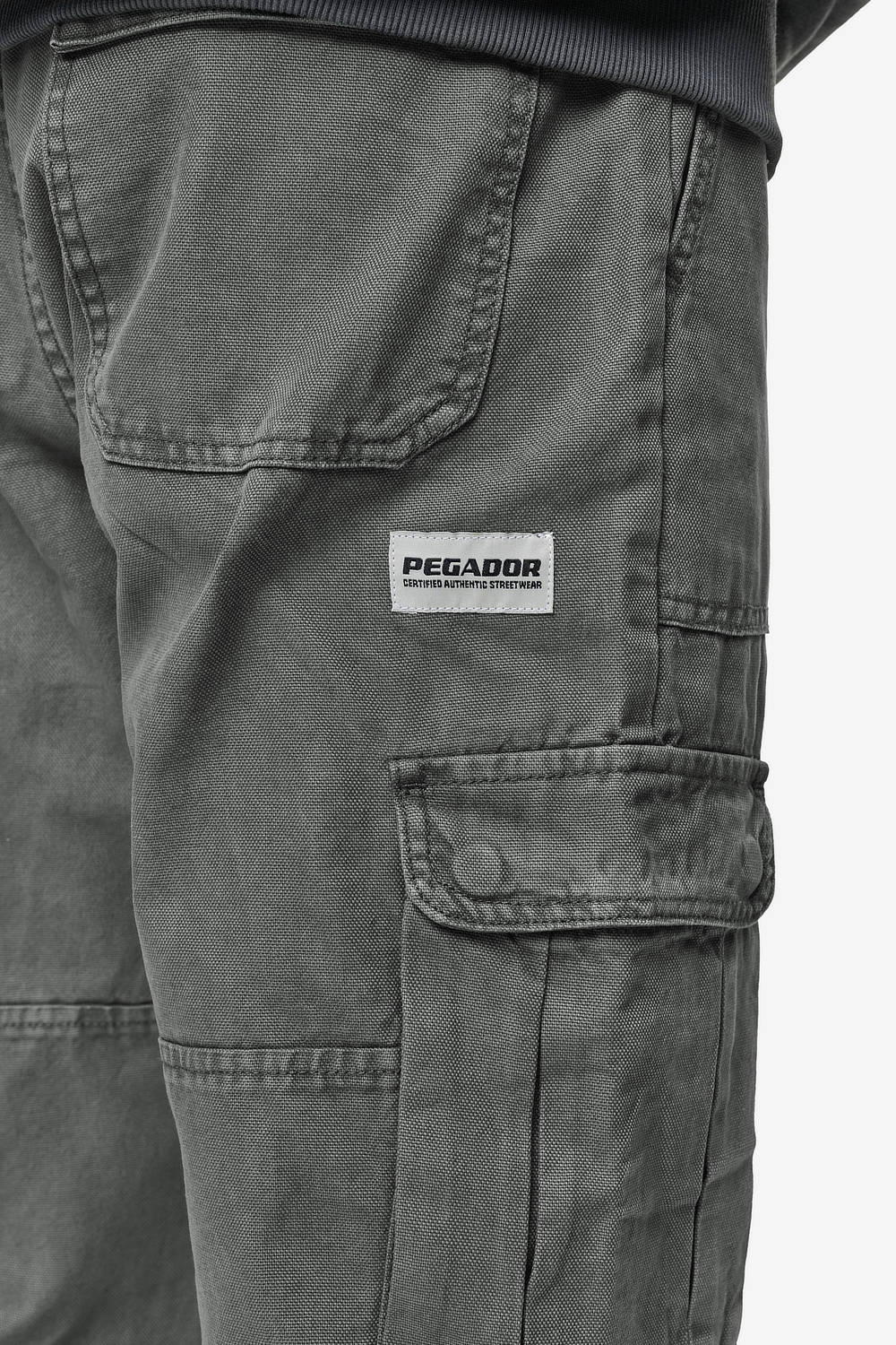 Pegador Risley Cargo Pants Khaki Detailshot aus der PEGADOR® Jeans Kollektion für Herren