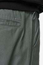 Pegador Ashton Parachute Pants Khaki Detailshot aus der PEGADOR® Jeans Kollektion für Herren