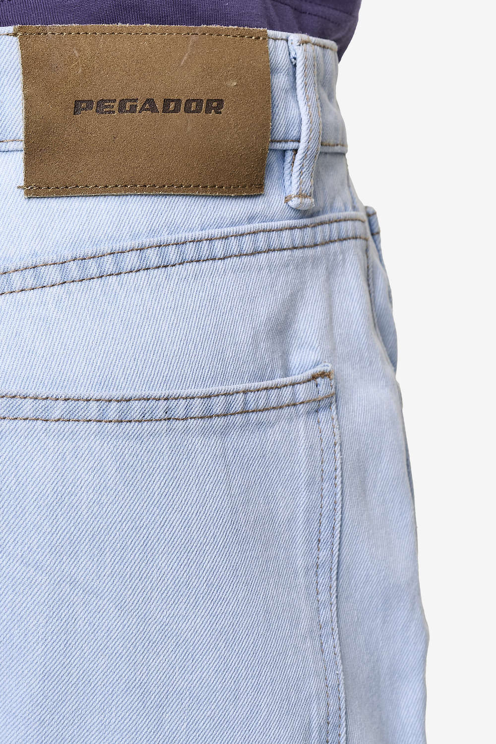 Pegador Baltra Baggy Jeans Washed Cold Blue Detailshot aus der PEGADOR® Jeans Kollektion für Herren