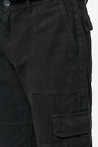 Pegador Risley Cargo Pants Black Detailshot aus der PEGADOR® Jeans Kollektion für Herren