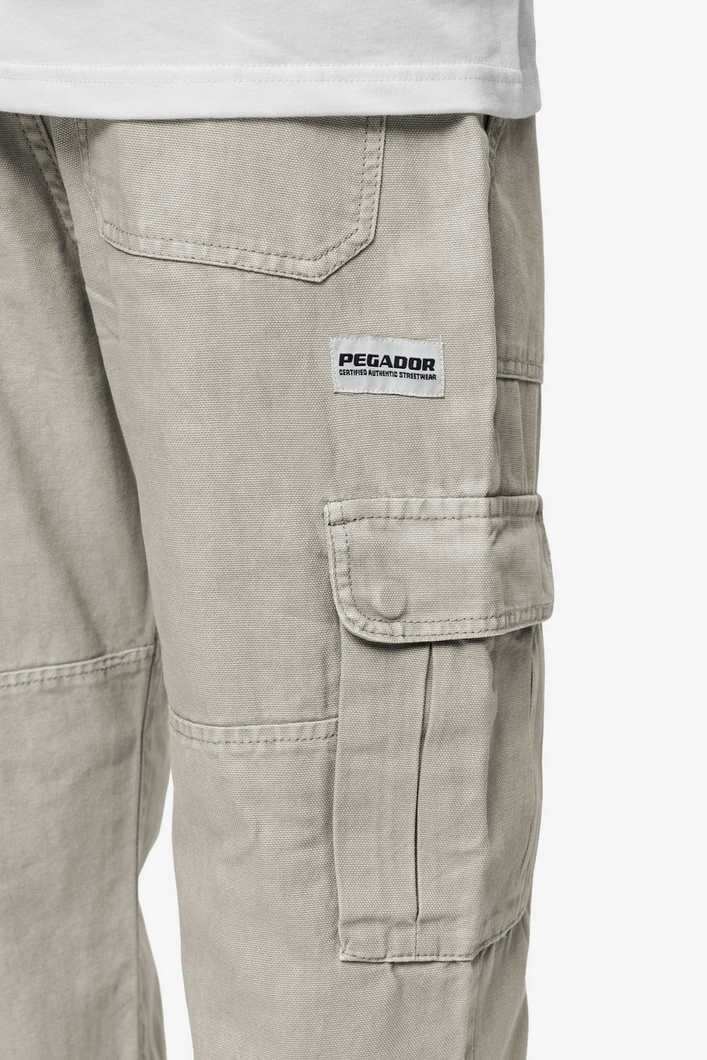 Pegador Risley Cargo Pants Beige Detailshot aus der PEGADOR® Jeans Kollektion für Herren