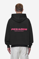 Pegador Colne Logo Oversized Hoodie Washed Black Virtual Pink Hauptansicht aus der Most Alive Kollektion für Herren