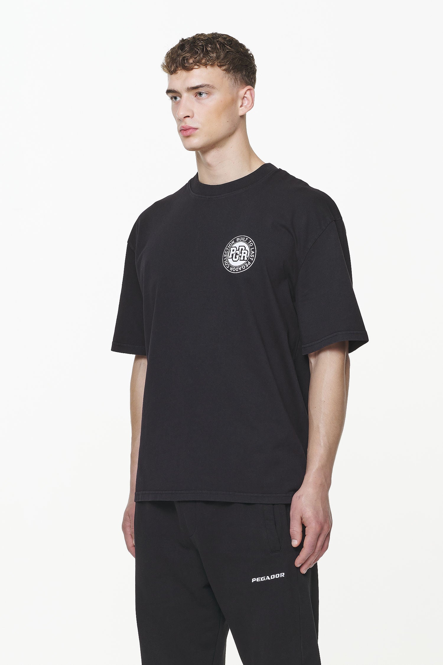 Pegador Orsett Oversized Tee Vintage Onyx Black Gegenansicht aus der Built to Last Kollektion für Herren