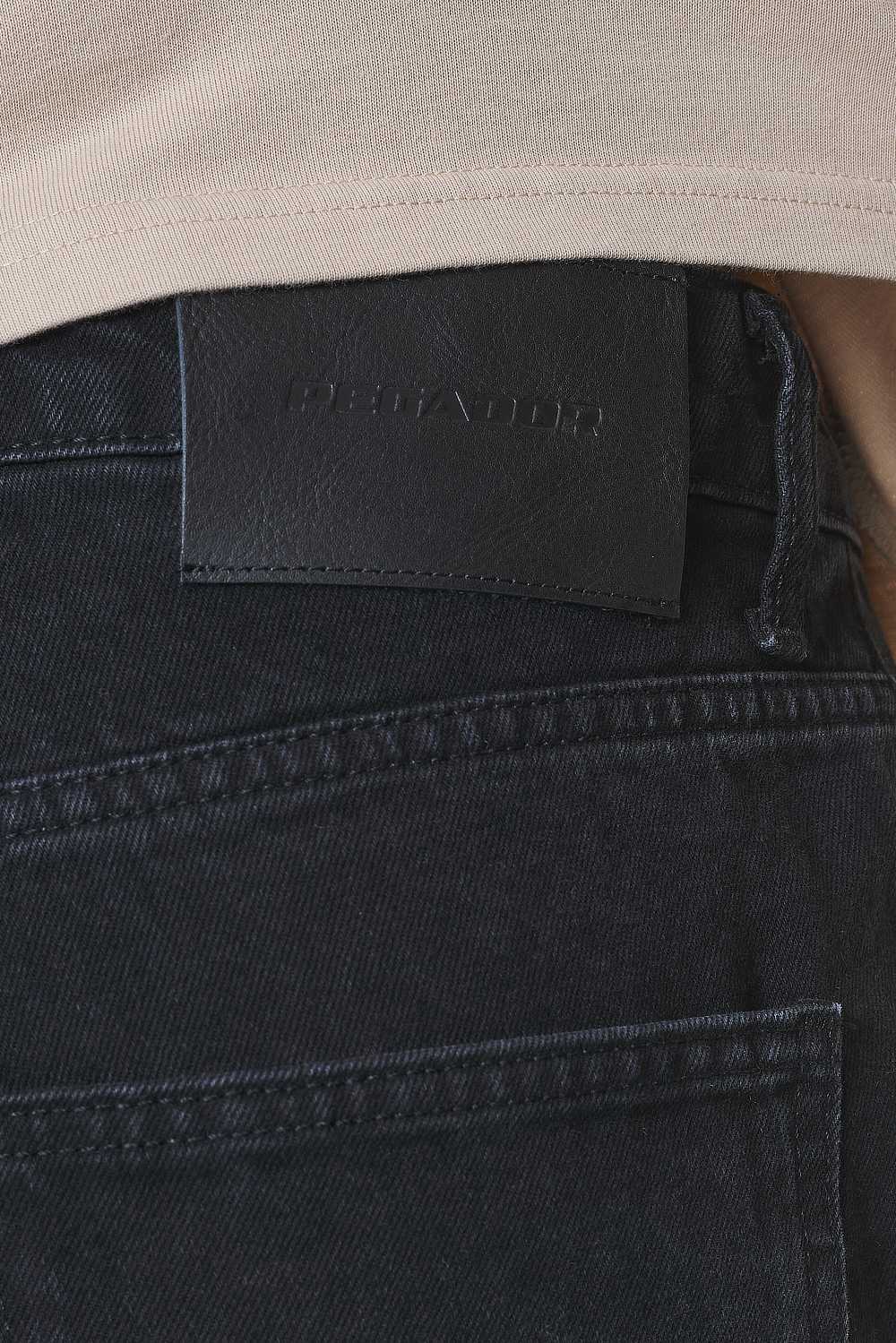 Pegador Tibo Baggy Jeans Washed Black Detailshot aus der Built to Last Kollektion für Herren