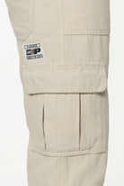 Pegador Tayls Cargo Pants Kingdom Beige Detailshot aus der Built to Last Kollektion für Herren
