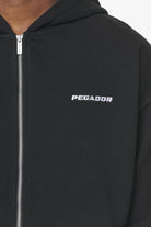 Pegador Logo Oversized Sweat Jacket Vintage Washed Onyx Black Detailshot aus der Built to Last Kollektion für Herren