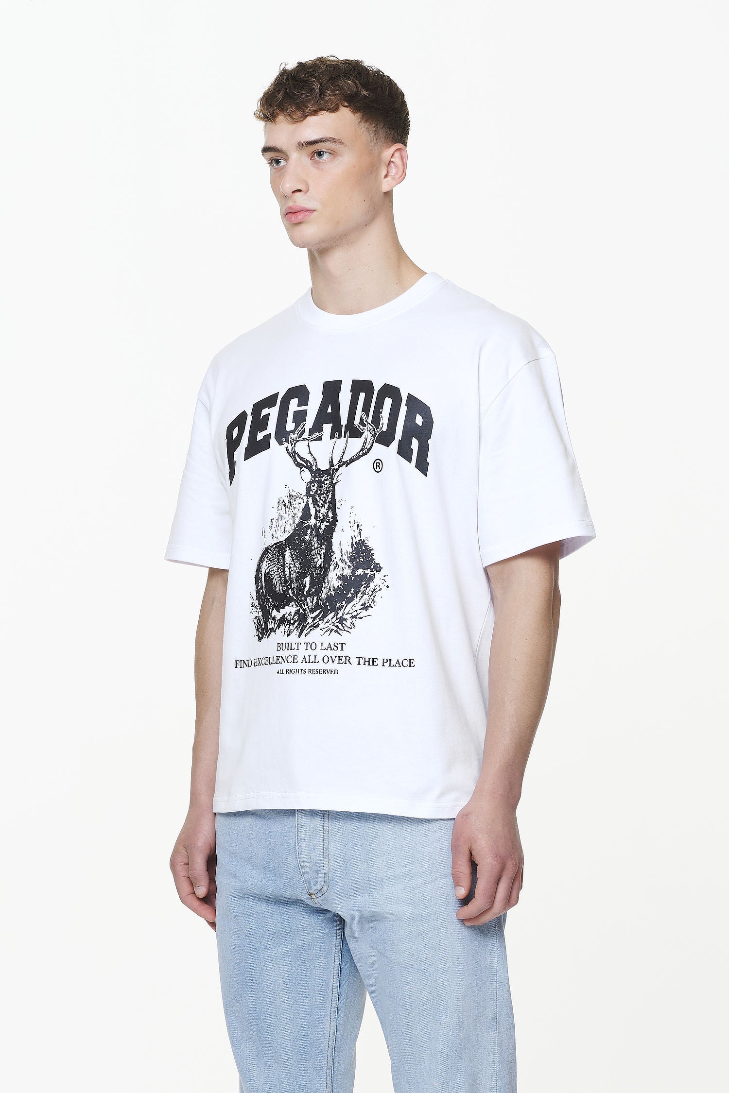 Pegador Lizard Oversized Tee White Seitenansicht aus der Built to Last Kollektion für Herren