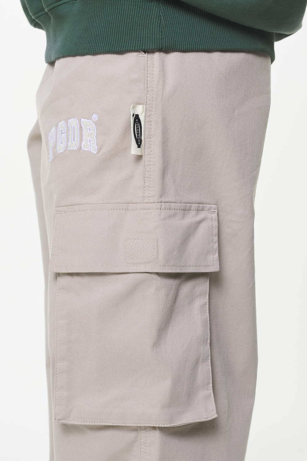 Pegador Vine Cargo Pants Fossil Taupe Detailshot aus der Built to Last Kollektion für DaHerren