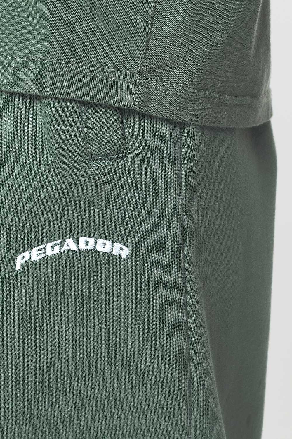 Pegador Durward High Waisted Sweat Pants Vintage Washed Garden Green Detailshot aus der Built to Last Kollektion für DaHerren