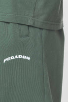 Pegador Durward High Waisted Sweat Pants Vintage Washed Garden Green Detailshot aus der Built to Last Kollektion für DaHerren