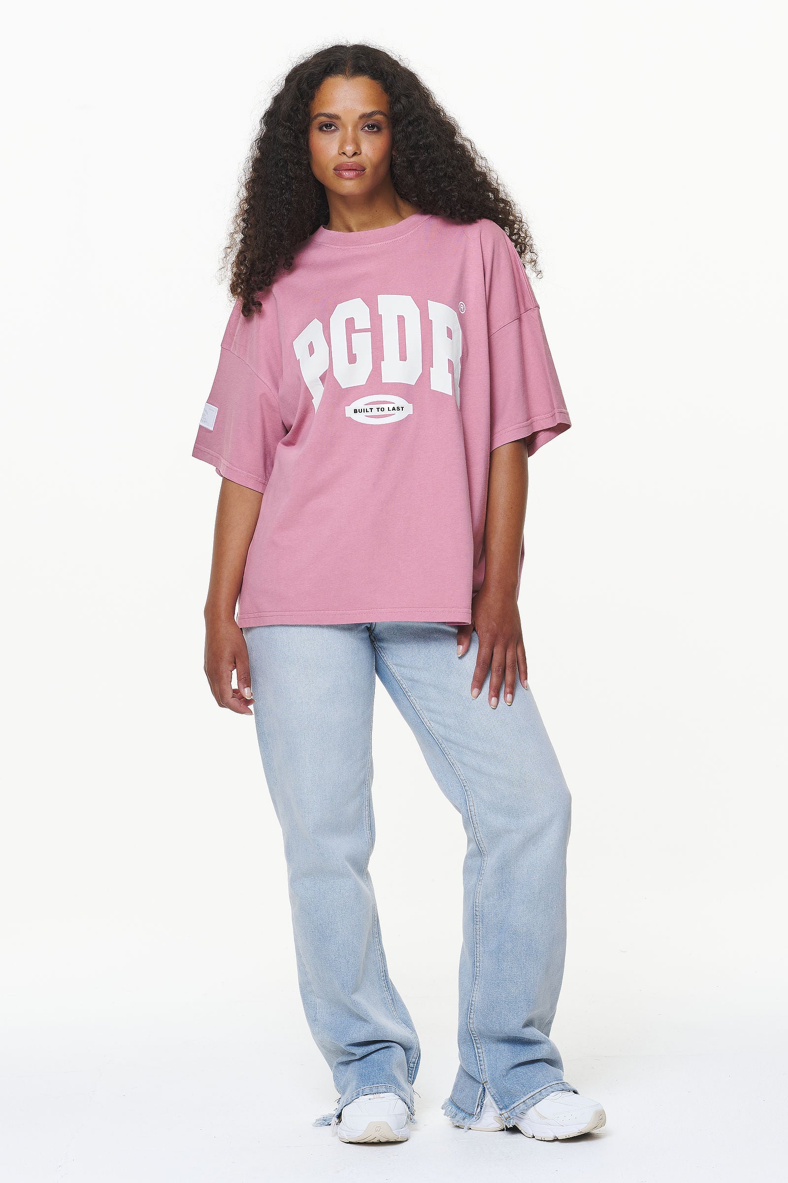 Pegador Keats Heavy Oversized Tee Vintage Washed Rust Pink Ganzkörper Bild aus der Built to Last Kollektion für DaHerren