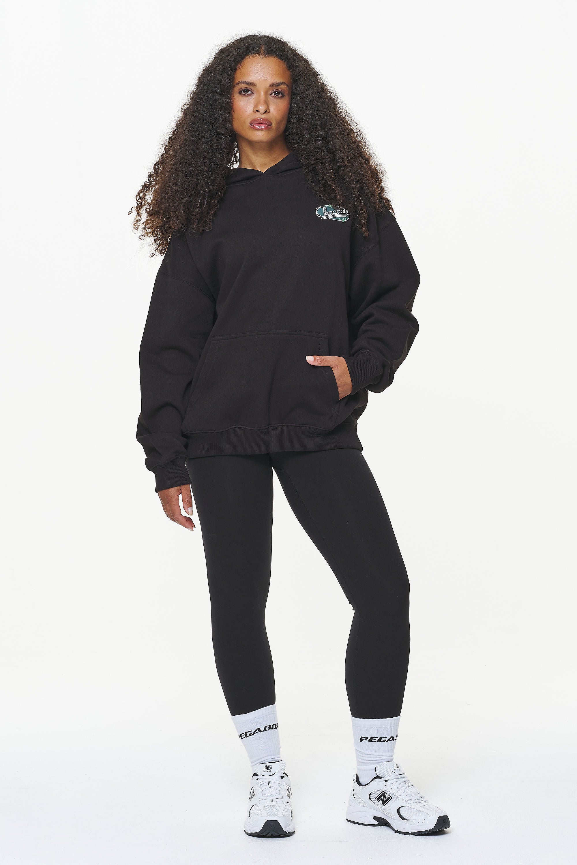 Pegador Savile Oversized Hoodie Black Ganzkörper Bild aus der Built to Last Kollektion für DaHerren