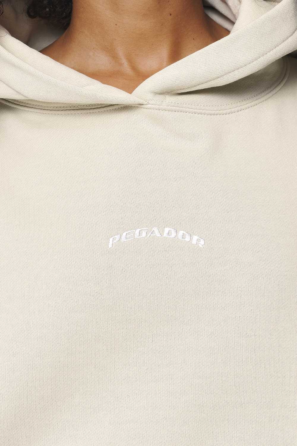 Pegador Camberwell Logo Oversized Hoodie Vintage Washed Bone White Detailshot aus der Built to Last Kollektion für DaHerren