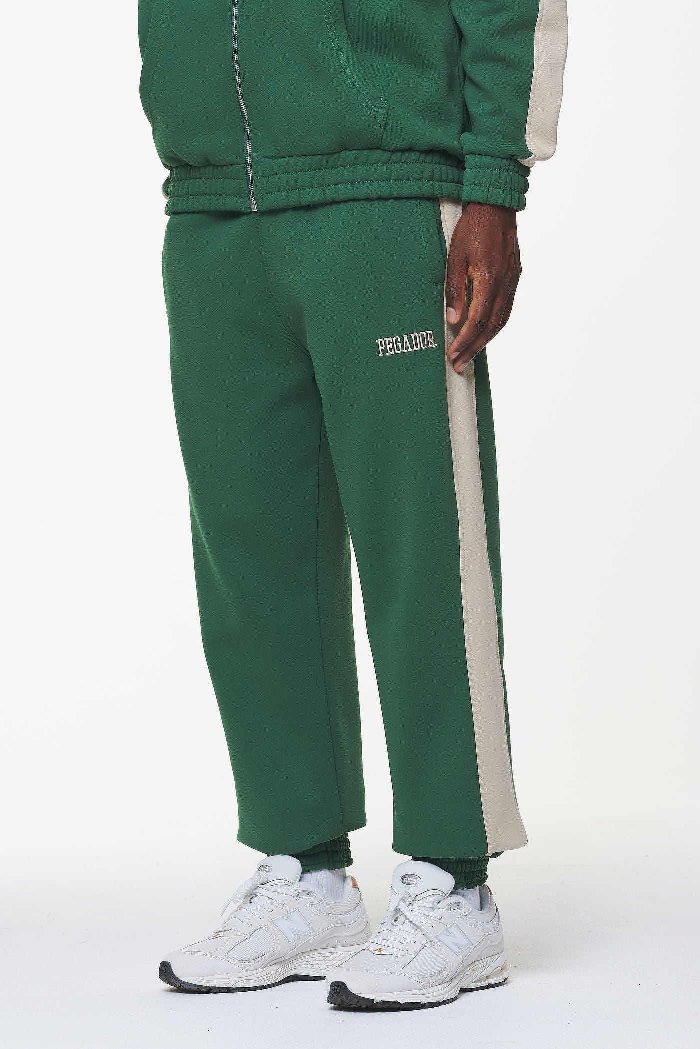 Pegador Aytoun Heavy Sweat Pants Vintage Washed British Green Seitenansicht aus der Built to Last Kollektion für Herren