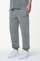 Pegador Logo Heavy Sweat Jogger Vintage Grey Seitenansicht aus der Built to Last Kollektion für Herren