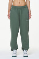 Pegador Durward High Waisted Sweat Pants Vintage Washed Garden Green Hauptansicht aus der Built to Last Kollektion für DaHerren