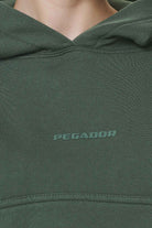 Pegador Salita Oversized Cropped Hoodie Washed Sage Green Gum Detailshot aus der Do not Disturb Kollektion für DaHerren