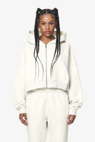 Pegador Marla Cropped Zip Hoodie Washed Salty Cream Gum Hauptansicht aus der Do not Disturb Kollektion für DaHerren