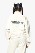 Pegador Vuku Logo Oversized Halfzip Washed Salty Cream Hauptansicht aus der Do not Disturb Kollektion für DaHerren