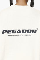 Pegador Aelva Logo Heavy Oversized Crew Neck Washed Salty Cream Detailshot aus der Do not Disturb Kollektion für DaHerren