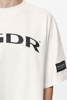 Pegador Troms Heavy Oversized Tee Washed Salty Cream Detailshot aus der Do not Disturb Kollektion für DaHerren