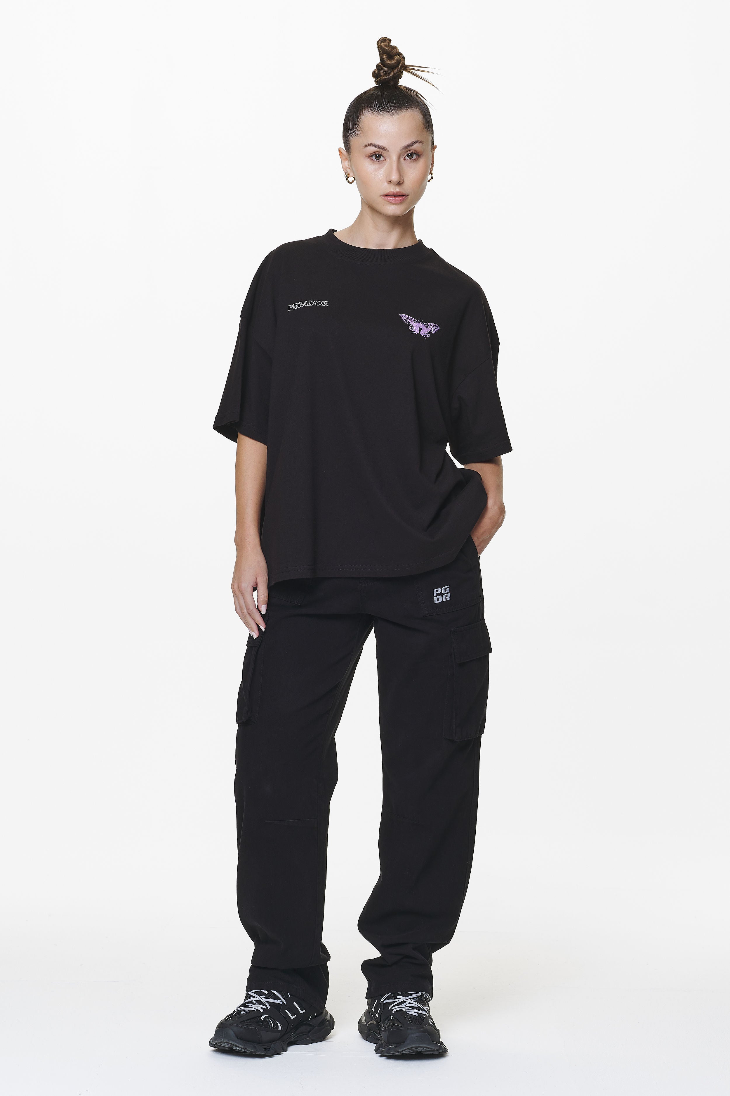 Pegador Eira Oversized Tee Black Ganzkörper Bild aus der Do not Disturb Kollektion für DaHerren