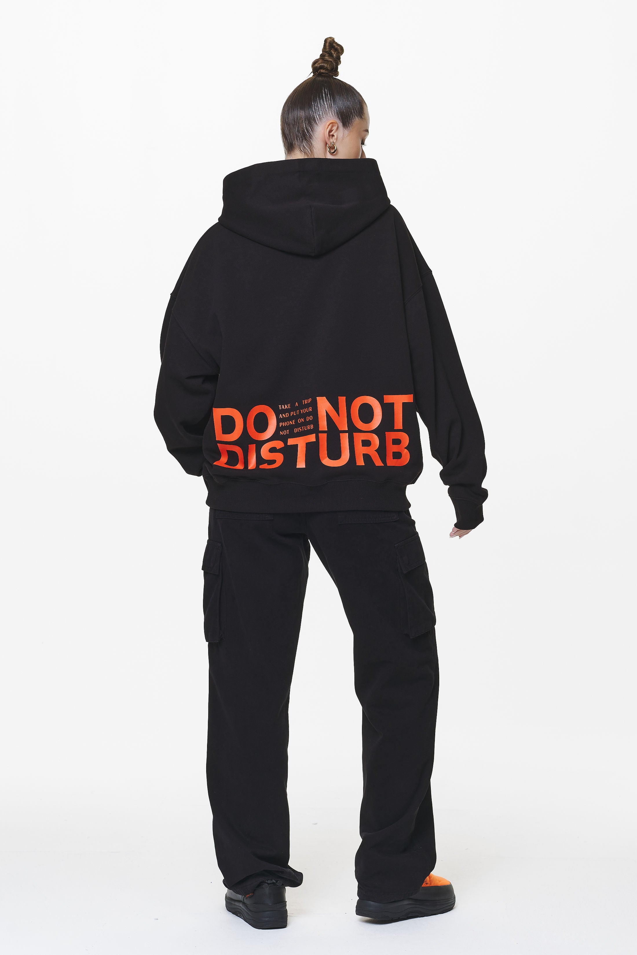 Pegador Groven Oversized Hoodie Black Seitenansicht aus der Do not Disturb Kollektion für DaHerren