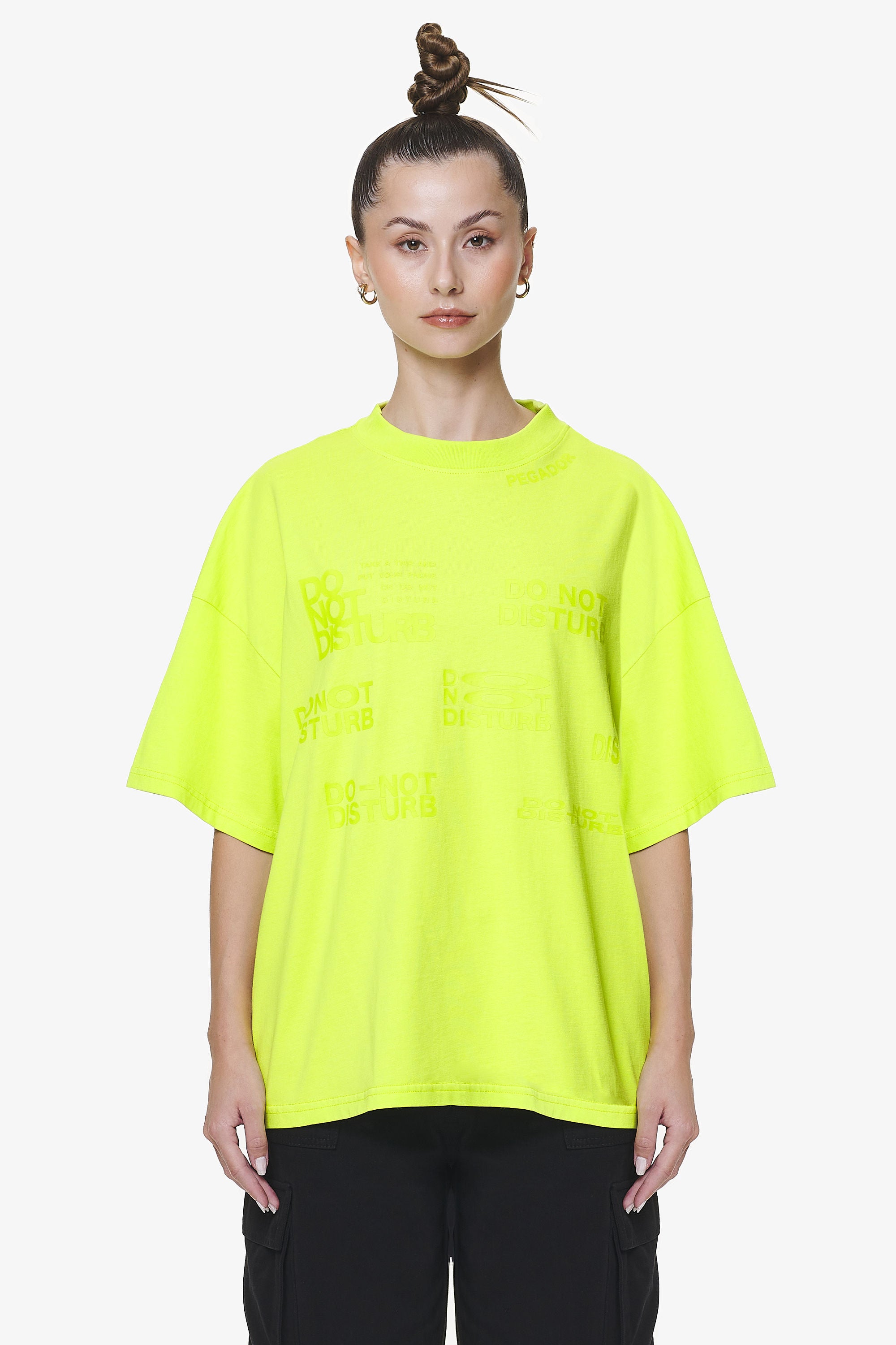 Pegador Groven Heavy Oversized Tee Washed Lime Yellow Seitenansicht aus der Do not Disturb Kollektion für DaHerren